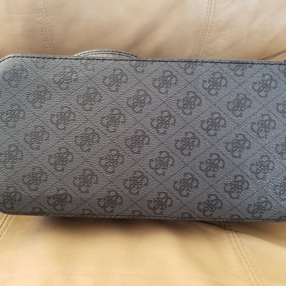 Black Guess Kamryn Purse - Picture 3 of 8